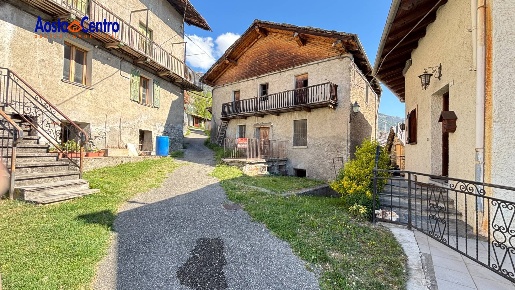 Foto Rustico in Frazione Champretavy, Saint-Pierre di 275 m² con 9 locali