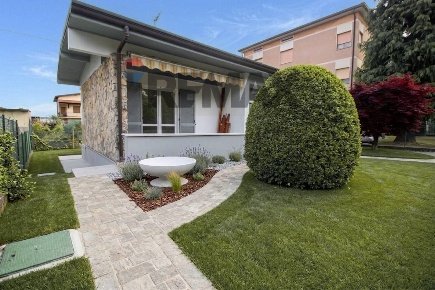 Foto Villa unifamiliare in via leonardo da vinci 30, Valbrembo di 110 m²