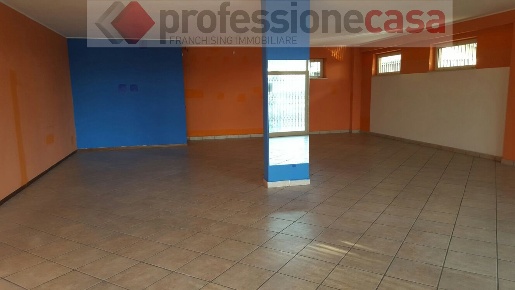 Foto Negozio in Via casilina 0, Piedimonte San Germano Centro di 130 m²