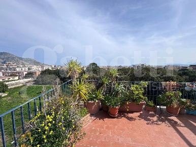 Foto Attico in Via Serradifalco 58, Palermo Malaspina di 150 m² in vendita