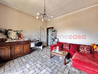 Foto Appartamento in Ceserio, Oleggio Castello di 90 m² con 3 locali