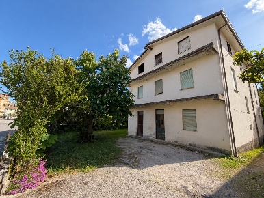 Foto Appartamento in Via Vallicelle 26, Fiuggi di 150 m² con 5 locali
