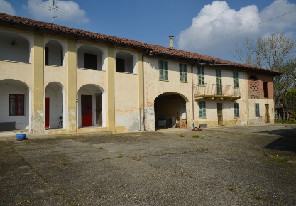 Foto Villa bifamiliare in Via FRAZIONE VALLEANDONA 128, Asti di 360 m²