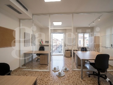 Foto Ufficio in Corso xxv aprile 15, Erba Centro di 75 m² con 3 locali