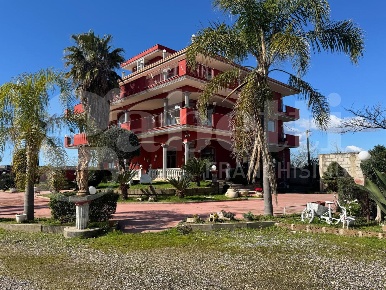 Foto Hotel in S.s. Appia Km 194, Pastorano di 1000 m² con 12 locali