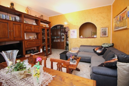 Foto Appartamento in Piazza Sant'Ilario 1, Marnate Centro di 95 m²