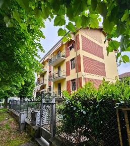 Foto Appartamento in Via Cuneo 1, Saluzzo Centro di 120 m² con 5 locali