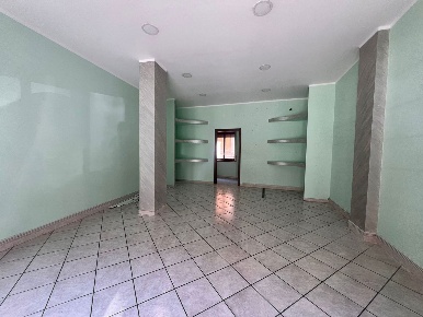 Foto Negozio in Corso VITTORIO EMANUELE 725, Napoli di 44 m² con 2 locali