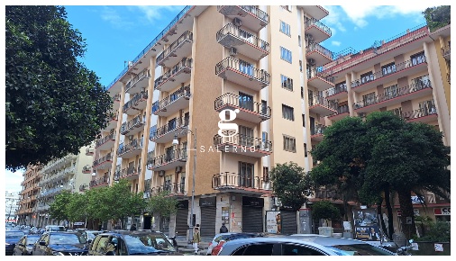 Foto Appartamento in Giuseppe Garibaldi, Salerno Centro di 140 m²