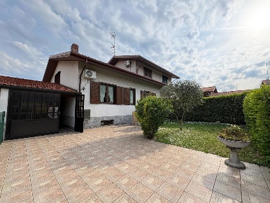 Foto Villa a schiera in Via vittorio veneto 10, Mesero di 191 m² in vendita