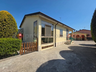 Foto Casa indipendente in Via San Giovanni Bosco 51, Casaleone Centro