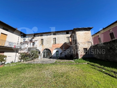 Foto Casa indipendente in Via Vittorio Veneto 16, Bovezzo di 687 m²