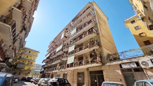 Foto Appartamento in Via Roma 60, Maddaloni Centro di 100 m² con 3 locali
