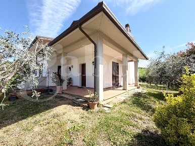 Foto Villa unifamiliare in Strada SAN MARTINO 1E062, Perugia di 220 m²