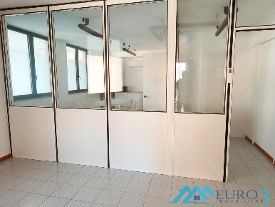 Foto Ufficio a Monteprandone di 50 m² con 3 locali in affitto