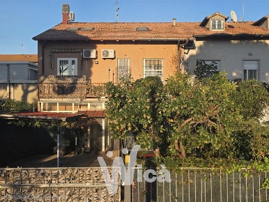 Foto Casa indipendente a Cesenatico di 245 m² con 5 locali in vendita