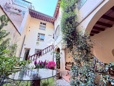 Foto Casa indipendente in VIA PEZZI, Faenza di 414 m² con 8 locali