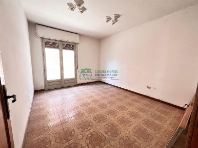 Foto Appartamento in Via Dei Castagni, Comiso Centro di 100 m² con 5 locali