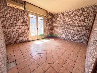 Foto Appartamento in Via Dei Castagni, Comiso Centro di 100 m² con 5 locali