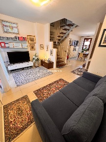 Foto Villa a schiera a Montelabbate di 80 m² con 84 locali in vendita