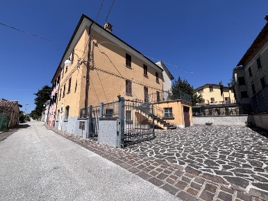 Foto Appartamento in Via Flaminia, Sigillo Centro di 63 m² con 6 locali
