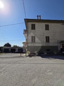 Foto Casa indipendente in contrada San Gregorio, Mogliano Centro di 400 m²