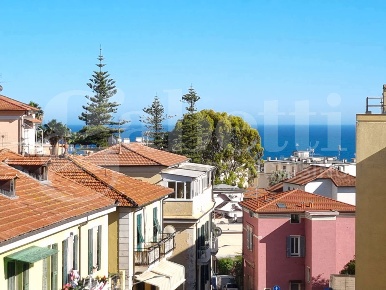 Foto Appartamento in Via Dante Alighieri 3, Sanremo Ospedale di 72 m²