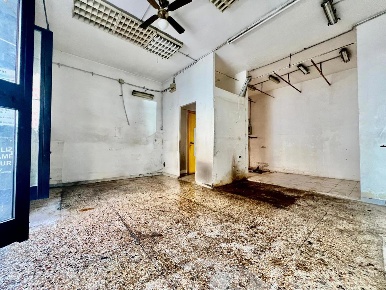 Foto Negozio in Via ACQUI 27, Roma Re di Roma di 40 m² con 1 locali