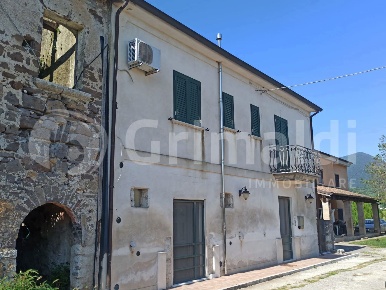 Foto Casa indipendente in Cese I, Puglianello di 270 m² con 7 locali