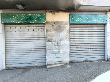 Foto Negozio in Via TOMMASO DE AMICIS 58, Napoli Zona Ospedaliera di 60 m²