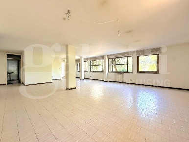 Foto Ufficio a Vinci Spicchio-sovigliana di 190 m² con 8 locali in vendita