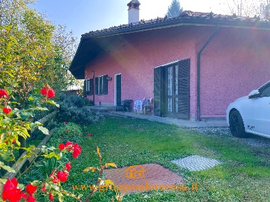 Foto Appartamento a Mombaruzzo Centro con 9 locali in vendita