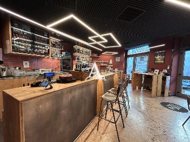 Foto Bar a Verona Veronetta di 100 m² con 2 locali in vendita