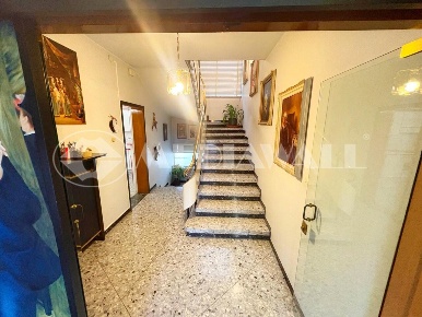 Foto Villa singola a Maniago Centro di 300 m² con 9 locali in vendita