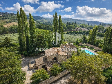 Foto Casale in Frazione Castelrinaldi, Todi di 522 m² con 8 locali