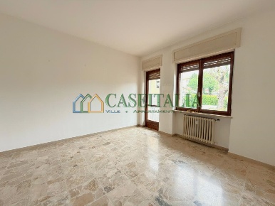 Foto Appartamento a Ivrea con 5 locali in vendita