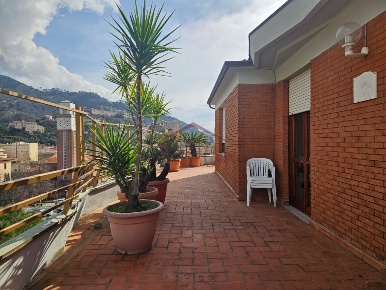 Foto Attico in Viale Eugenio Chiesa 21, Massa Centro di 164 m² con 6 locali