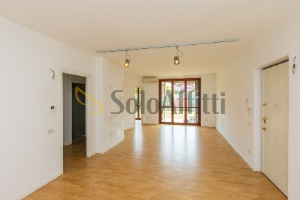 Foto Villa a schiera in Via E. Mattei 42, Gorla Maggiore di 143 m²