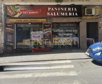 Foto Attività commerciale in Via Filocomo 25, Catania di 50 m² con 5 locali