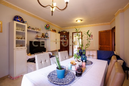 Foto Appartamento in Via San Floro 10, Roma di 88 m² con 5 locali