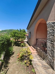 Foto Villa singola a Fivizzano di 72 m² con 3 locali in vendita