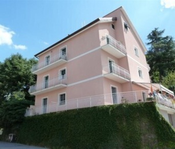 Foto Appartamento in Via Domenico Carli 90, Serra Riccò Pedemonte di 115 m²