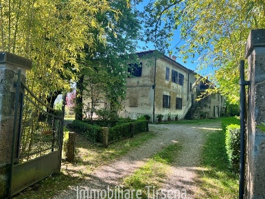 Foto Villa a schiera a Orvieto di 400 m² con 9 locali in vendita