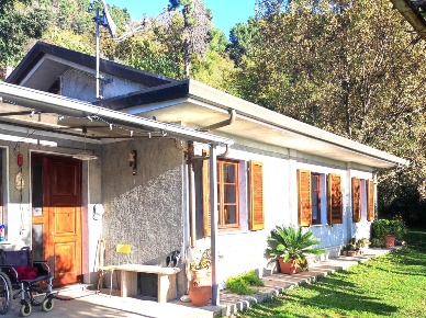 Foto Casa indipendente a Pietrasanta di 80 m² con 4 locali in vendita