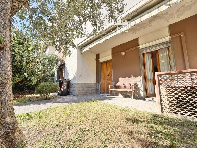 Foto Appartamento a Campi Bisenzio Centro di 131 m² con 5 locali in vendita