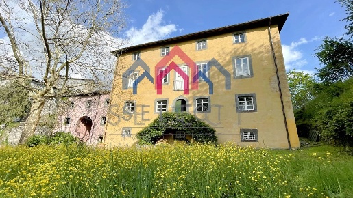 Foto Villa unifamiliare a Coreglia Antelminelli Tereglio di 1100 m²