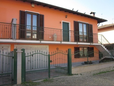 Foto Villa bifamiliare a Dorno di 165 m² con 4 locali in vendita
