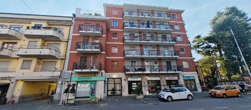 Foto Magazzino a Pero Centro di 289 m² con 3 locali in vendita