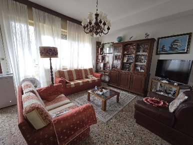 Foto Appartamento a Porcari Centro di 110 m² con 4 locali in vendita