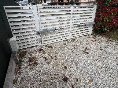 Foto Appartamento a Montignoso Cinquale di 90 m² con 6 locali in vendita